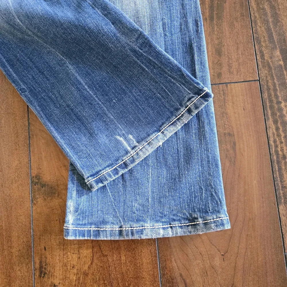 Miss Me Boot Rhinestone Embellished Embroidered Flap Pocket Jeans Women's Sz 27 - Picture 13 of 16